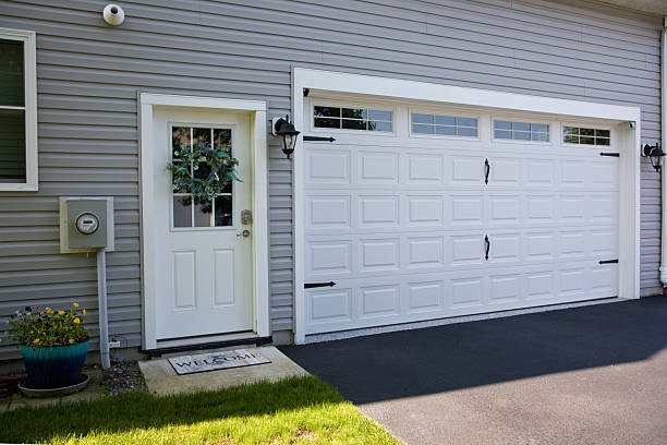 24/7 Emergency Garage Door Panel Replacement experts in Tariffville, CT